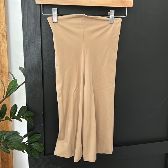 Spanx Assets shape-wear Short. Size S - Picture 2 of 4